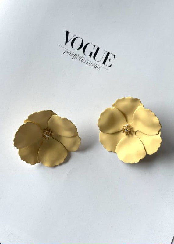Vintage style yellow flower stud earring